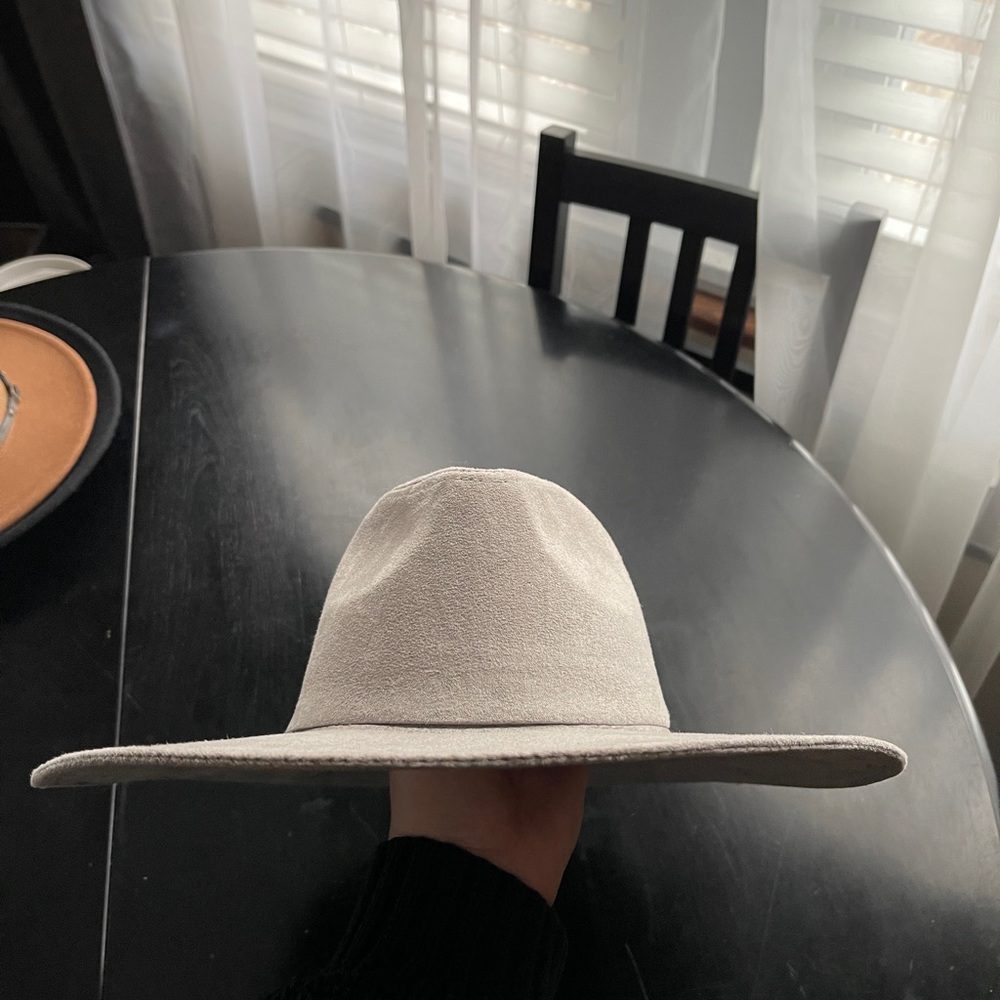 Gray Flat-Brimmed Hat - Price Firm - image 8